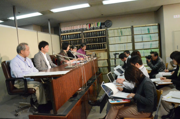 Jan 12th, at the Judicial Press Club inside the Tokyo District Court. Picture taken by Hiroko Nakano